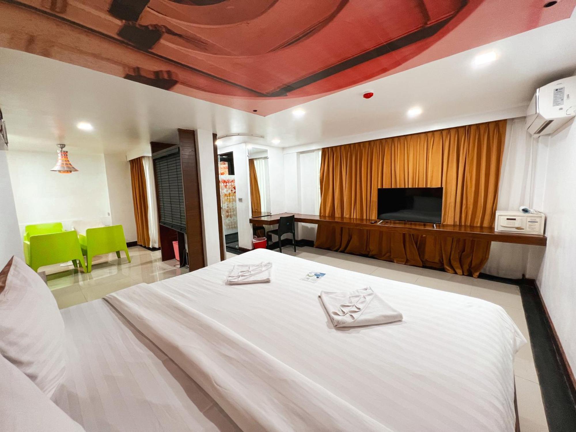 Hotel The Color Kata Esterno foto